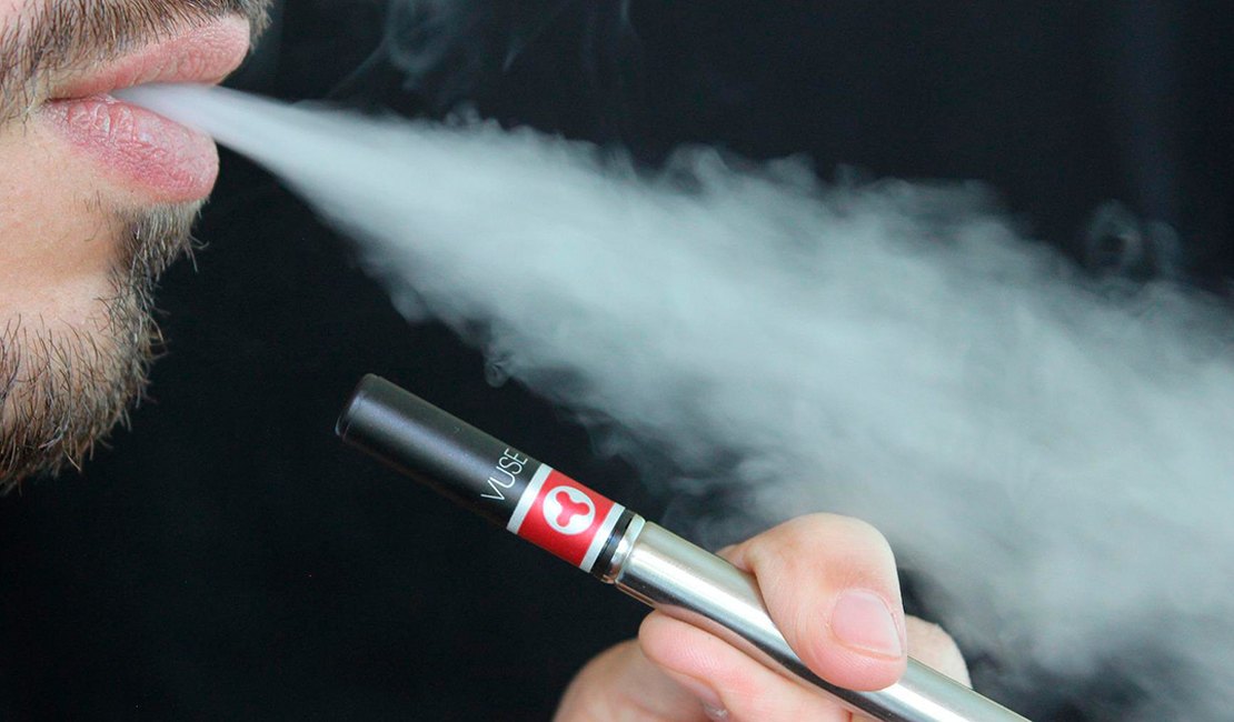 Adolescente é apreendido com cigarro eletrônico dentro de escola em Arapiraca