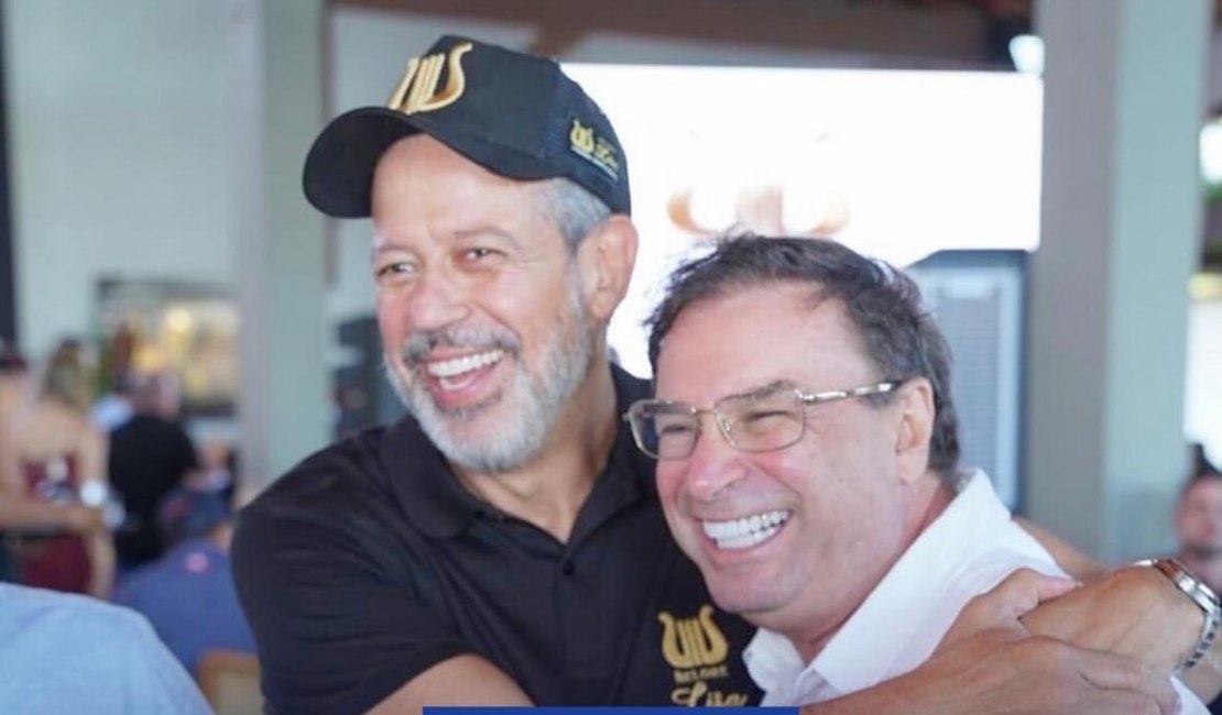 Um dia após afagar Renan, Luciano Barbosa comparece a evento de Arthur Lira