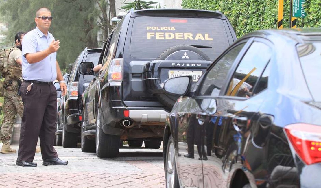 Dois policiais da escolta de Bolsonaro sofrem acidente