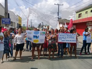 [Vídeo] Moradores fazem protesto pedindo semáforo em bairro de Arapiraca