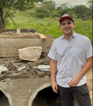 Prefeito Eduardo Bulhões visita obra no Sítio Salobinho em Santana do Ipanema