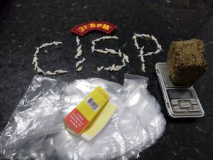 Dupla é presa com mais de 80 gramas de maconha em casa, em Teotônio Vilella