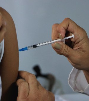 Vacina brasileira contra a covid deve estar pronta em nove meses