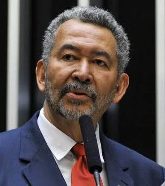 Paulão recua do Senado e confirma candidatura à reeleição na Câmara Federal