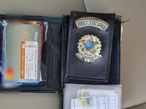 Mulher mente ao afirmar que é Promotora de Justiça e acaba detida pela polícia