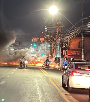 Moradores protestam contra falta d’água e bloqueiam pista em Cruz das Almas