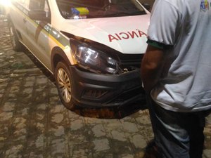 Acidente envolvendo ambulância é registrado na AL 220, em Arapiraca 