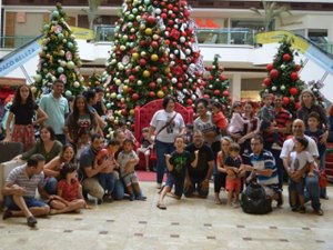 Shopping abre cedo para crianças autistas curtirem Papai Noel no silêncio