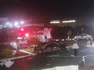 Capotamento deixa três feridos em shopping da parte alta de Maceió