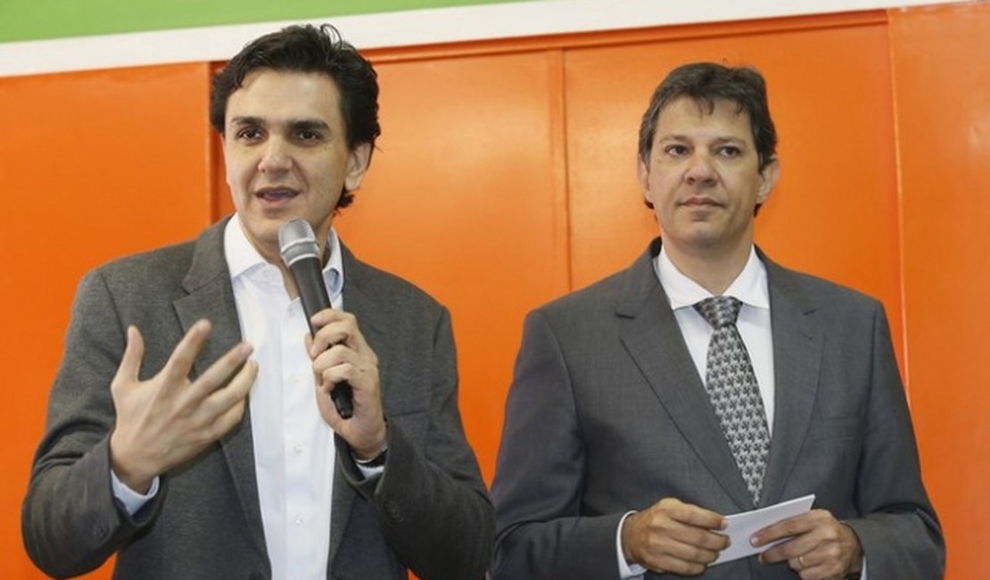 Gabriel Chalita conversa com Temer sobre saída do PMDB