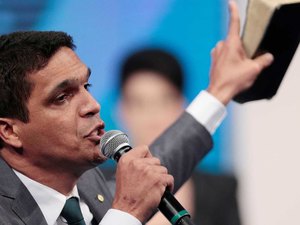 Presidenciáveis citam mais a Bíblia do que a Constituição