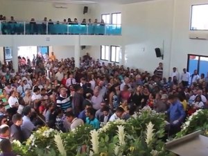 O adeus emocionado da comunidade da Assembleia de Deus ao pastor Valmir