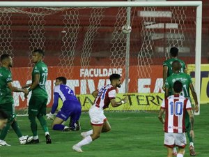 Náutico vence o Guarani e volta a sonhar com a permanência na Série B