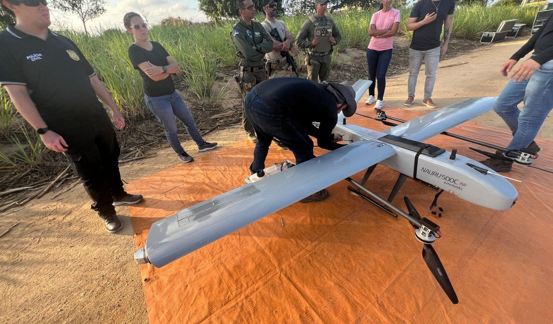 Policiais civis de AL acompanham demonstração de drone tecnológico em Pernambuco