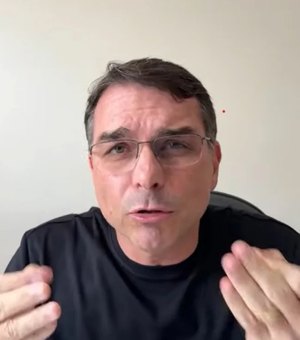 Flávio pede que apoiadores evitem PF e vão a vigília por Bolsonaro