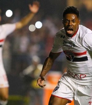 Michel Bastos brilha e São Paulo supera Atlético (MG)