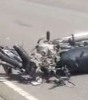 Motociclista fica ferido após colisão com carreta na AL-110, em São Sebastião