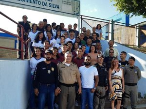Em Messias, policiais vão às escolas e fazem palestra para tranquilizar e oferecer segurança aos alunos