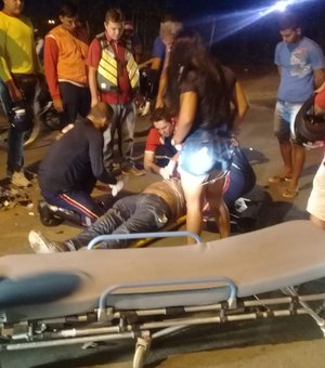 Colisão entre moto e caminhão deixa homem ferido