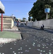 [Vídeo] Ruas de Arapiraca amanhecem cheias de lixo neste domingo de eleição