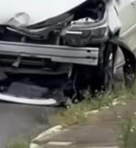 Colisão entre carros é registrada no bairro Santa Esmeralda, em Arapiraca