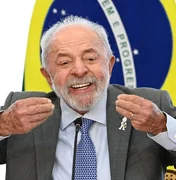 Lula critica Flávio Bolsonaro: 'Não tem vergonha de trair nossa pátria'