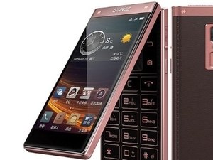 Empresa chinesa lança celular de flip com 2 telas