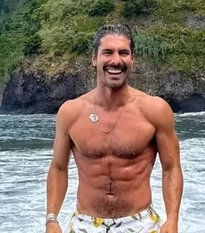 Influencer surpreende ao abandonar vida de luxo para se tornar padre