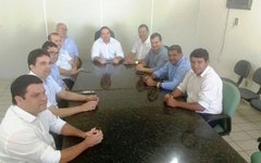 Luciano Barbosa reúne-se com vereadores de Arapiraca