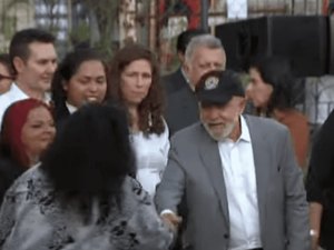 Lula dividiu palco com presa por tráfico na Favela do Moinho