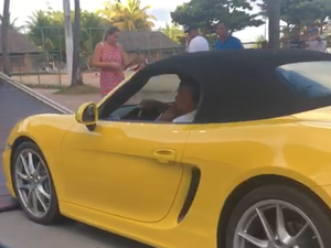 Carro de luxo é apreendido com quase dez mil reais em dívidas