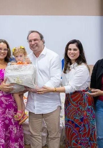 Prefeitura realiza a 1ª entrega de enxovais do projeto “Mãe Arapiraquense” de 2025