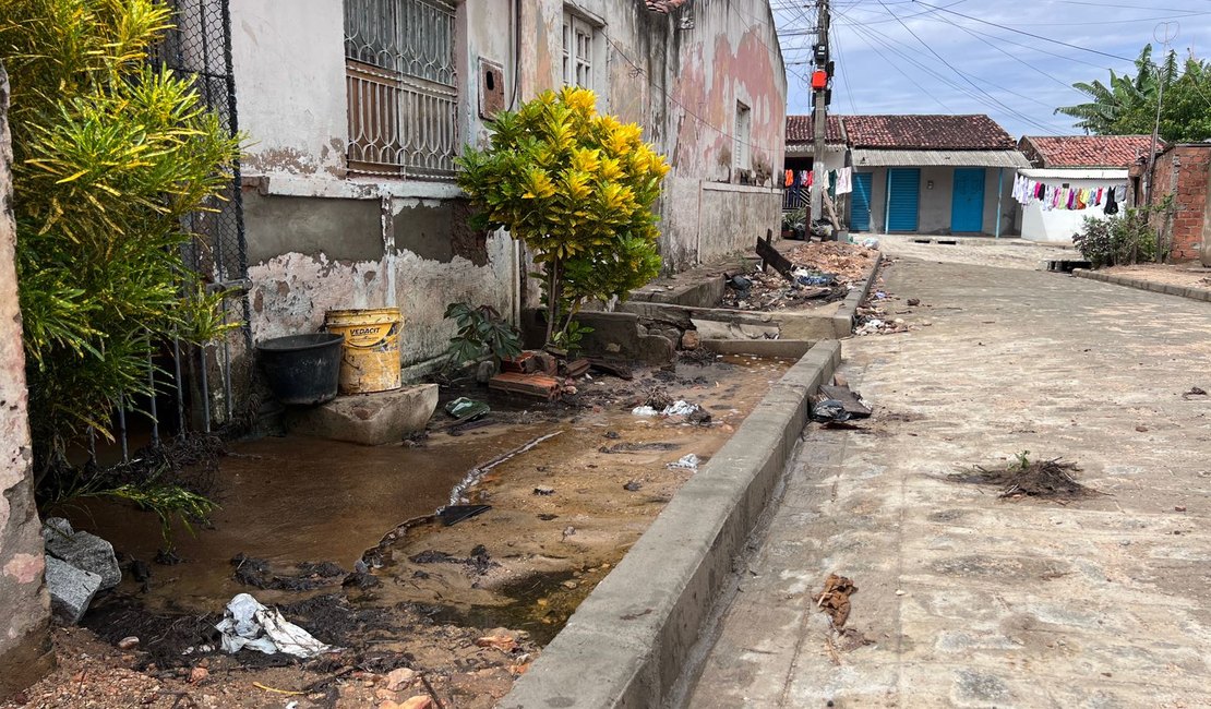 [Vídeo] Moradores do bairro Manoel Teles sofrem prejuízos após fortes chuvas em Arapiraca