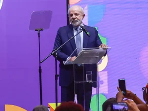 Lula abre conferência e sanciona ampliação da licença-maternidade