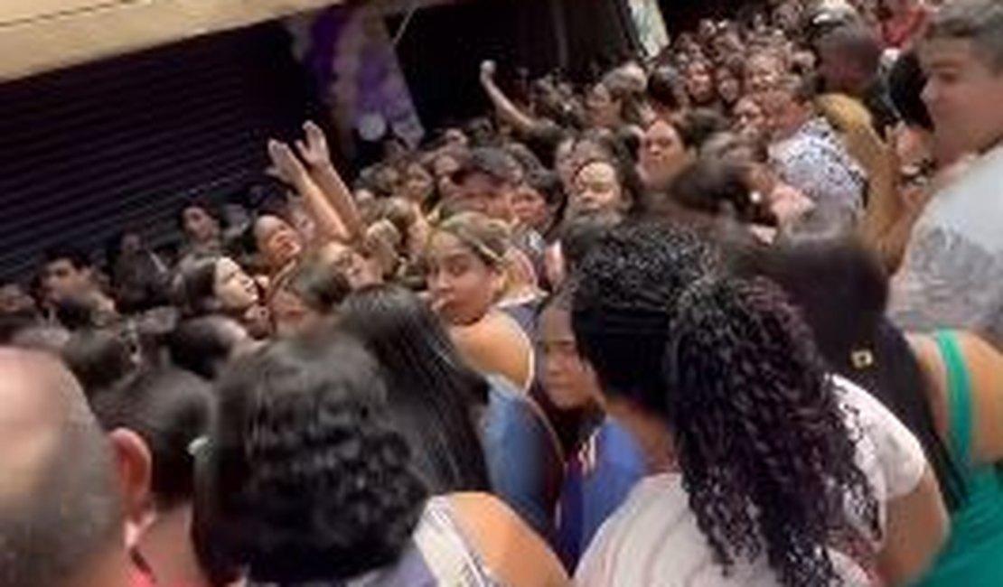 Multidão provoca tumulto em inauguração de loja no Jacintinho; PM é acionada