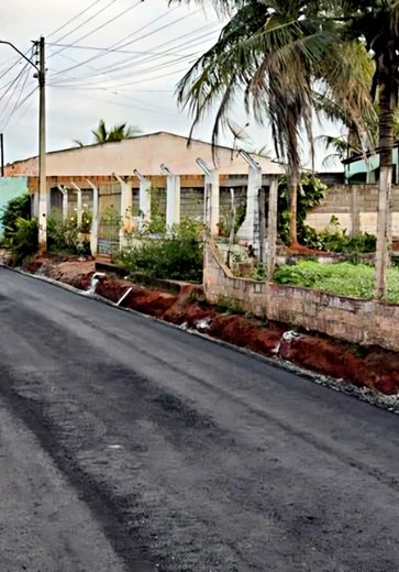 Asfalto chega na obra de pavimentação entre Canaã e Tabela, em Arapiraca