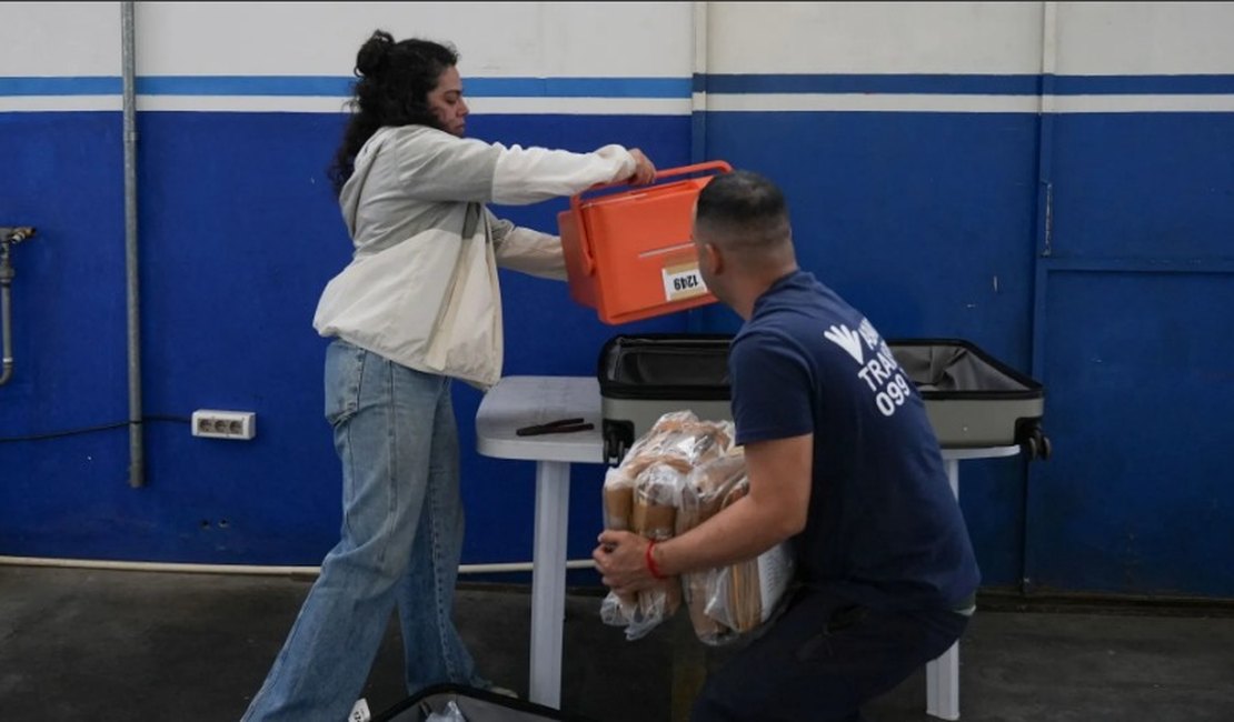 Eleitores vão às urnas no Uruguai neste domingo (24) em disputa acirrada