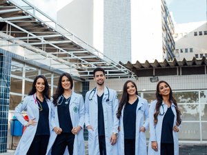 Ufal entrega 40 novos profissionais de Medicina para combate à Covid-19