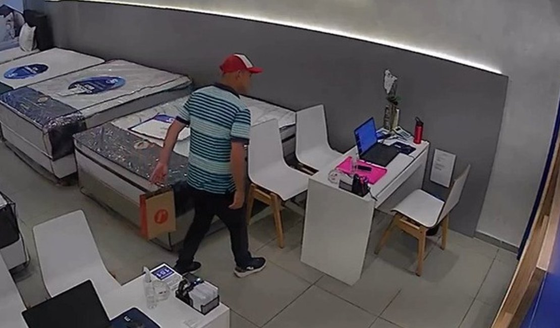 Homem furta aparelho celular em loja de shopping na parte baixa de Maceió