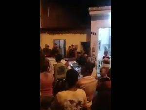 Vídeo: mãe é presa acusada de espancar e estrangular filha de três anos até a morte