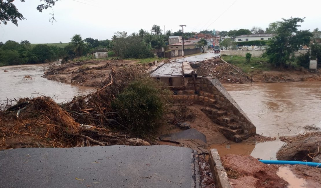 [Vídeo] Enchente do rio Coruripe deixou rastro de destruição em Limoeiro de Anadia