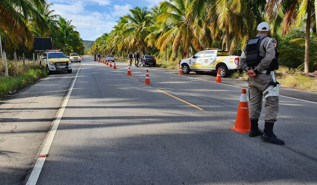 Operação do BPRv recolhe quatro veículos na AL-101 Sul