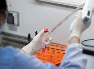 Laboratório americano Sorrento afirma ter remédio 100% eficaz contra a Covid-19