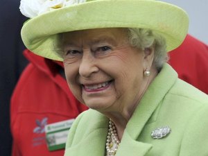 Rainha Elizabeth quase levou tiro de guarda no Palácio de Buckingham
