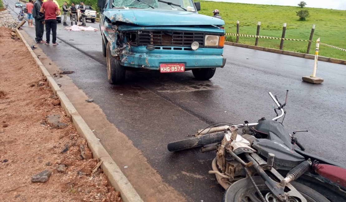Colisão entre caminhonete e moto resulta em uma vítima fatal na AL-115