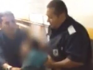 Clientes de supermercado registram agressão à criança