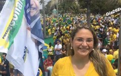 Juliana Borela em manifestação a favor de Jair Bolsonaro, durante campanha