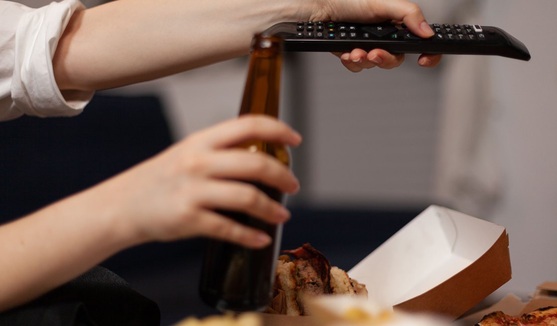 Alagoas registra redução no uso de álcool e drogas entre estudantes, diz IBGE