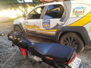 Polícia prende suspeitos de roubo e recupera motocicleta em Penedo