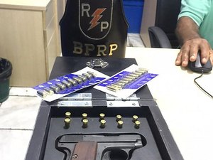 Homem é preso após tentar atirar no próprio irmão, no bairro do Poço